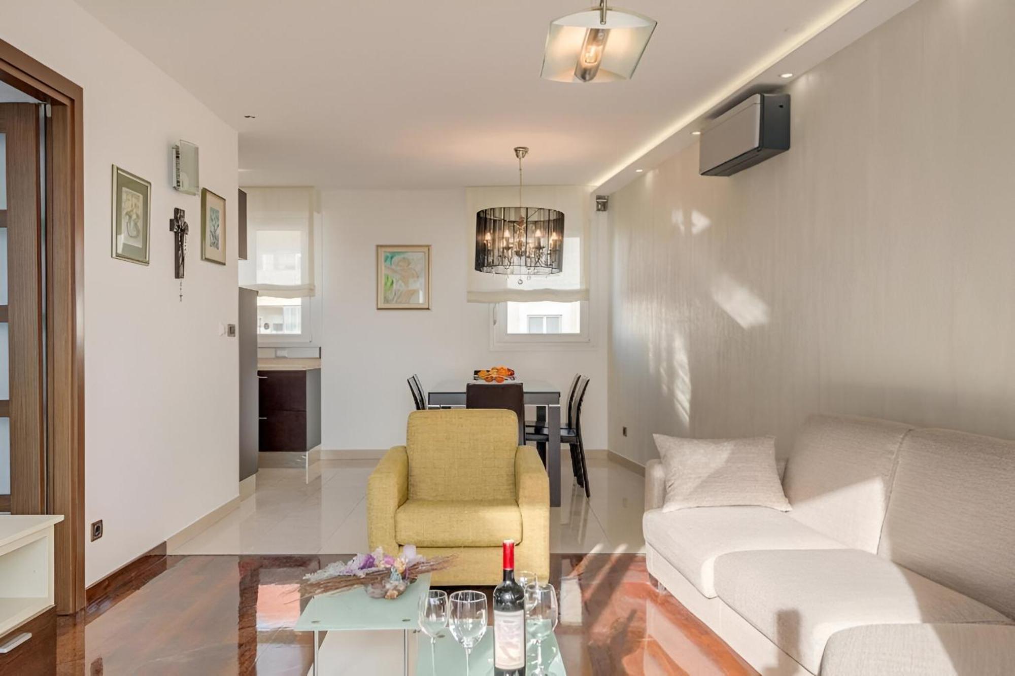 Seascape Apartment Split Exterior photo